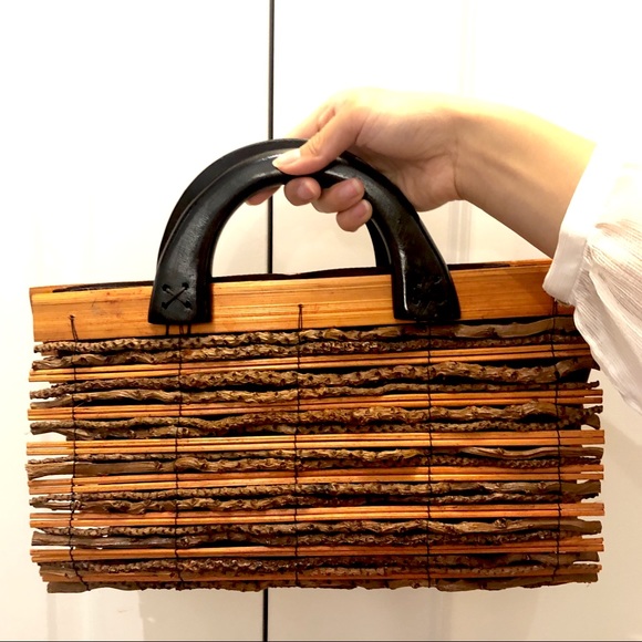 A very interesting wood hand bag. Made from wood sticks. - Picture 1 of 4